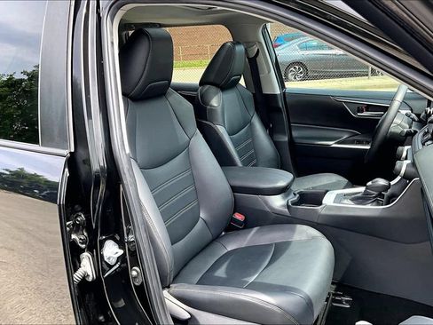 Used 2023 Toyota RAV4 XLE Premium FWD image 7