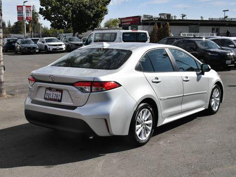 Used 2025 Toyota Corolla LE w/ LE Premium Package FWD image 8