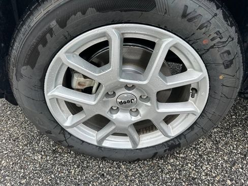 Used 2022 Jeep Renegade Latitude AWD/4WD image 45