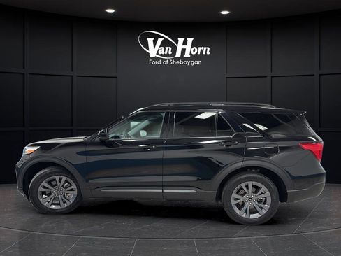 Used 2024 Ford Explorer XLT w/ Equipment Group 202A image 6