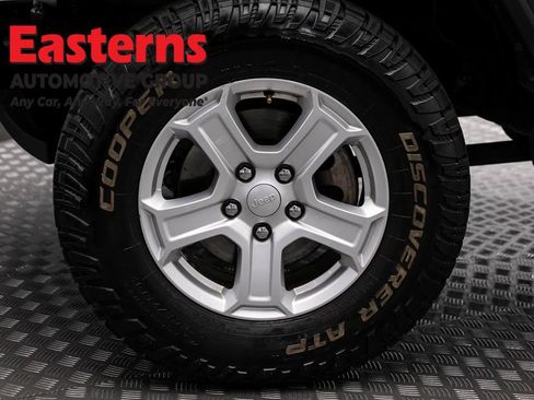 Used 2018 Jeep Wrangler Unlimited Sport S AWD/4WD image 31