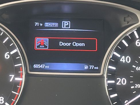 Used 2016 Nissan Pathfinder SV w/ SV Cold Weather Package AWD/4WD image 15
