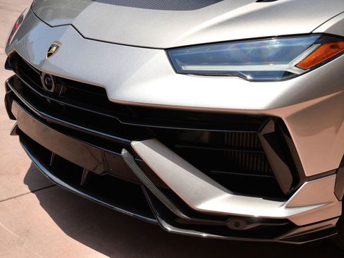 Used 2023 Lamborghini Urus Performante AWD/4WD image 14