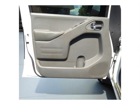 Used 2016 Nissan Frontier SV image 22