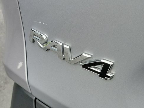 Used 2022 Toyota RAV4 XLE Premium FWD image 10