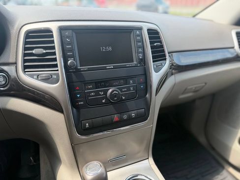 Used 2013 Jeep Grand Cherokee Laredo AWD/4WD image 23