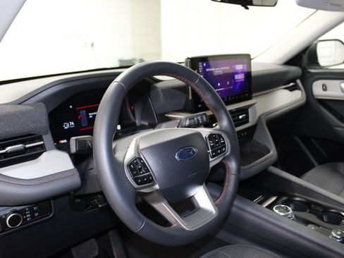 Used 2025 Ford Explorer Active image 17