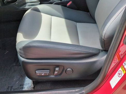 Used 2015 Toyota RAV4 Limited FWD image 17