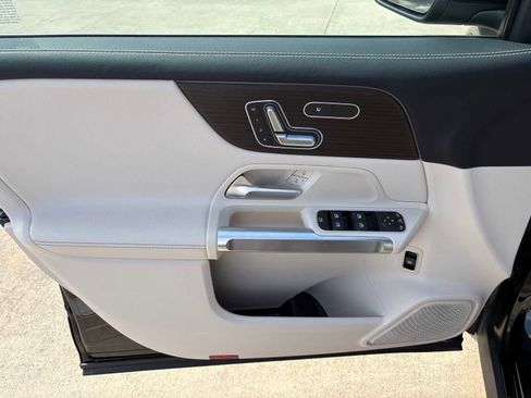 Used 2025 Mercedes-Benz GLB 250 image 13