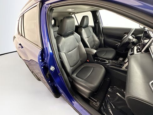 Used 2023 Toyota Corolla Cross XLE w/ Convenience Package AWD/4WD image 28