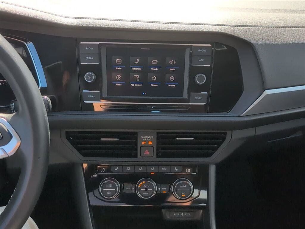Used 2023 Volkswagen Jetta SE w/ Panoramic Sunroof Package FWD image 10