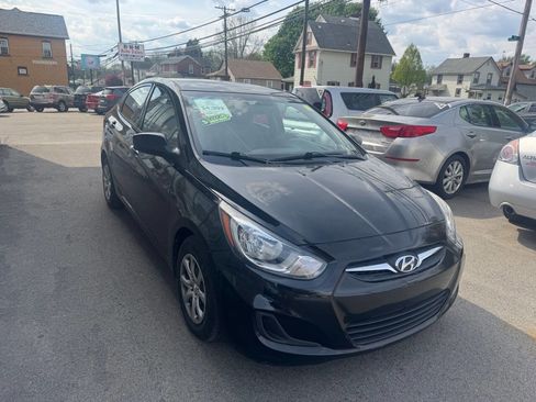 Used 2013 Hyundai Accent GLS FWD image 6