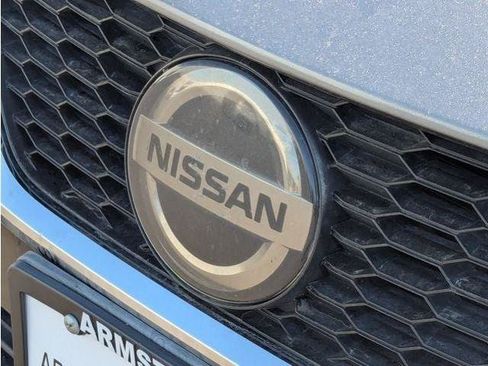 Used 2021 Nissan Versa SV FWD image 41
