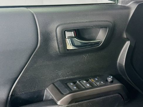 Used 2022 Toyota Tacoma TRD Off-Road image 20