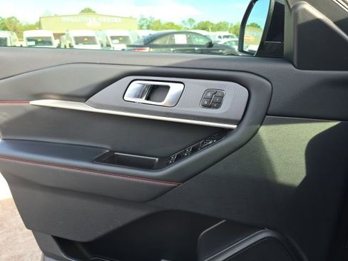 Used 2025 Ford Explorer ST-Line w/ Premium Package image 10