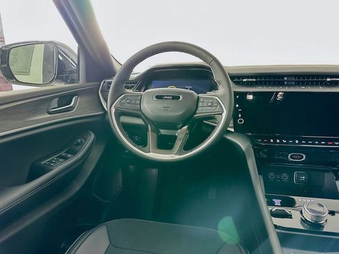New 2026 Jeep Grand Cherokee Altitude AWD/4WD image 29