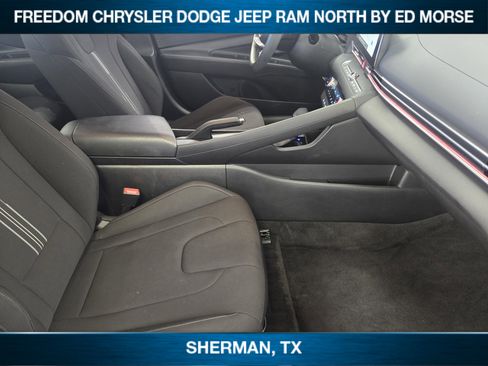 Used 2024 Hyundai Elantra SEL image 9