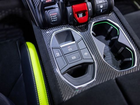 Used 2024 Lamborghini Urus Performante image 48