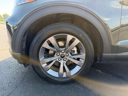 Used 2024 Ford Explorer XLT w/ Equipment Group 202A AWD/4WD image 20