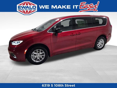 New 2026 Chrysler Pacifica Select image 15