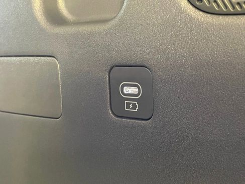 Used 2024 Kia EV9 Land image 38