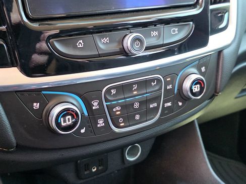 Used 2018 Chevrolet Traverse Premier AWD/4WD image 42