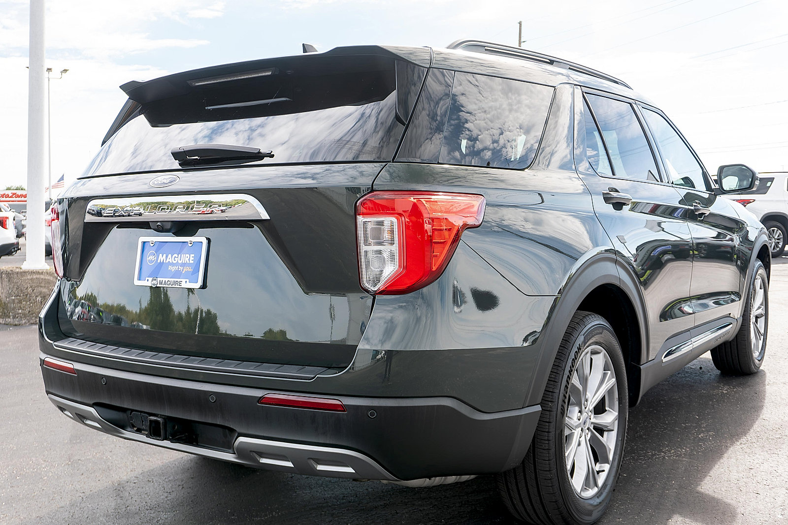 Used 2024 Ford Explorer XLT w/ Equipment Group 202A AWD/4WD image 7