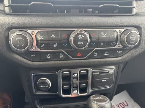 Used 2024 Jeep Gladiator Sport image 10