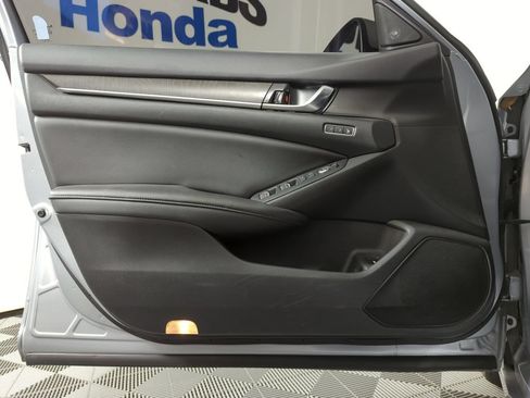 Used 2021 Honda Accord Touring image 8