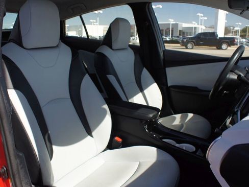 Used 2017 Toyota Prius Prime Premium image 25