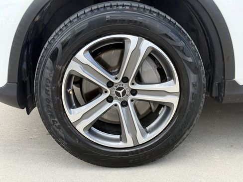 Used 2021 Mercedes-Benz GLC 300 4MATIC image 11
