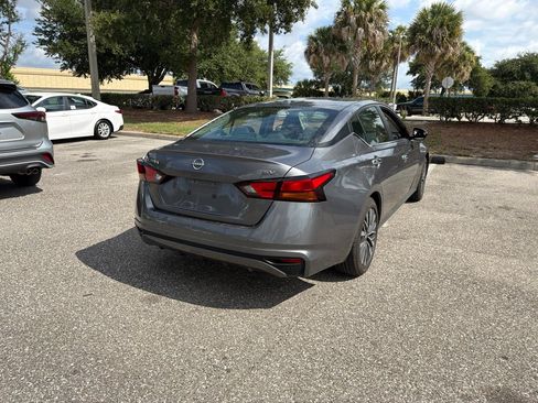 Used 2024 Nissan Altima 2.5 SV FWD image 5