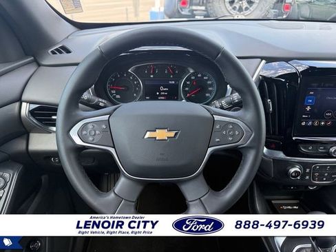 Used 2023 Chevrolet Traverse LT FWD image 16