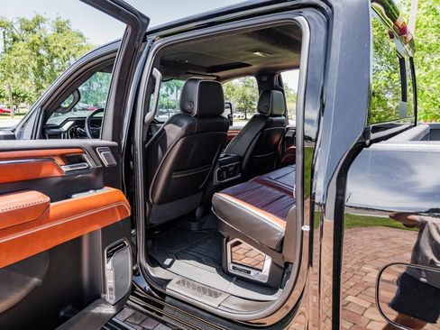 Used 2024 GMC Sierra 3500 Denali Ultimate AWD/4WD image 48