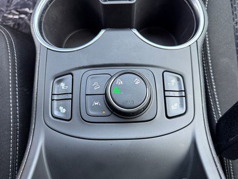 Used 2022 GMC Terrain SLE w/ Driver Convenience Package image 18