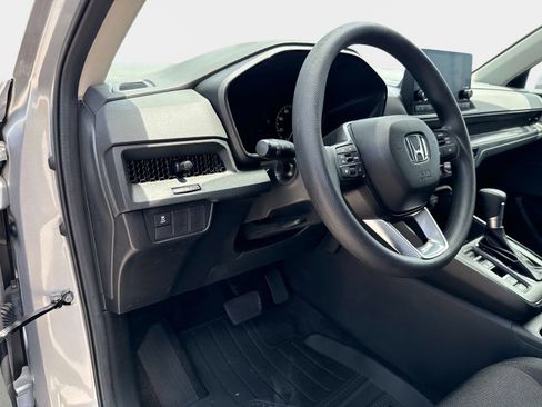 Used 2025 Honda CR-V LX image 17