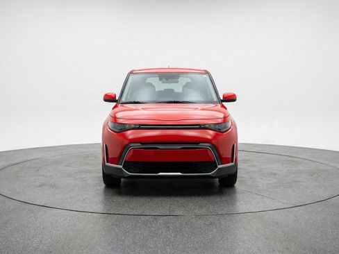 Used 2025 Kia Soul LX w/ LX Technology Package image 2