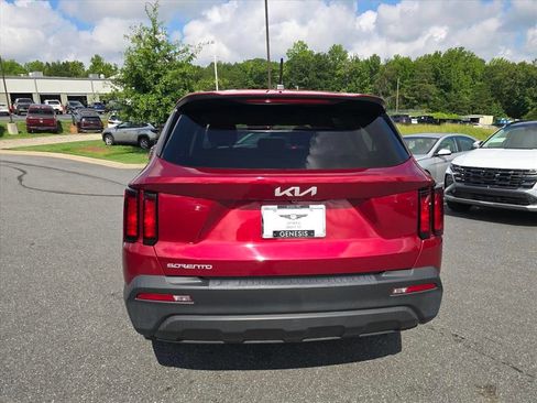 Used 2023 Kia Sorento LX FWD image 4