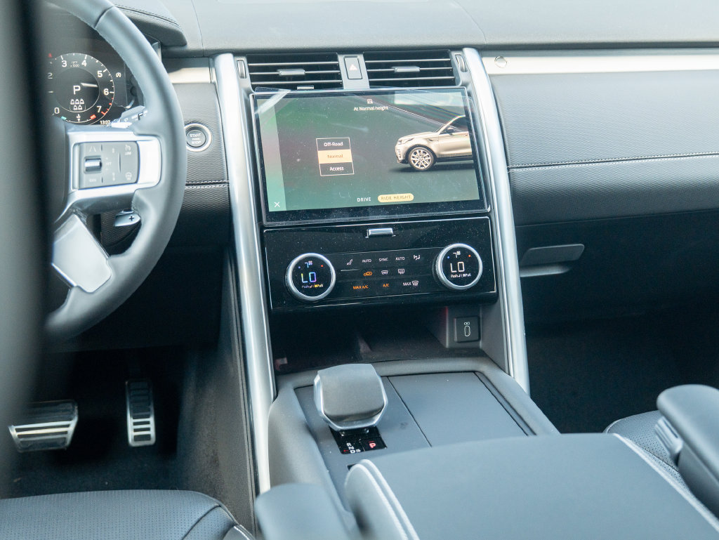 New 2026 Land Rover Discovery Limited Edition AWD/4WD image 19