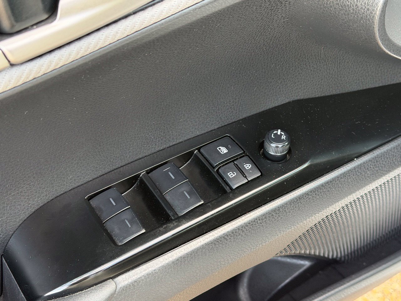 Used 2025 Toyota Camry SE w/ Convenience Package FWD image 28