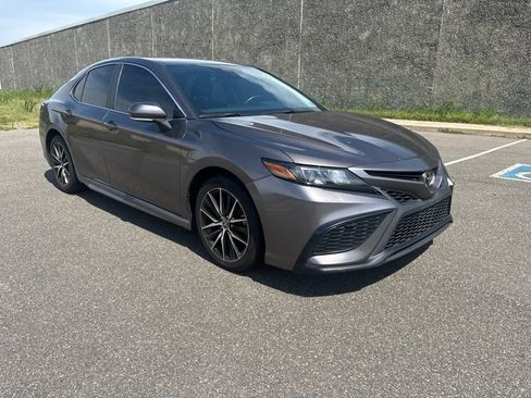 Used 2024 Toyota Camry SE FWD image 1