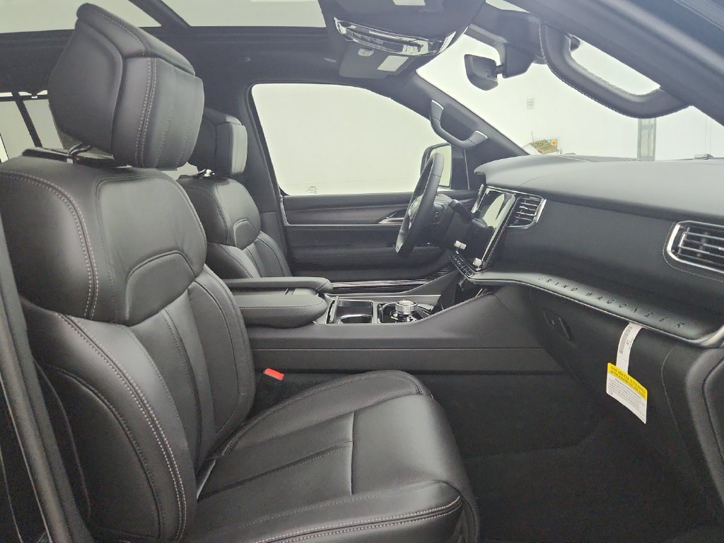 New 2026 Jeep Grand Wagoneer L Summit AWD/4WD image 32