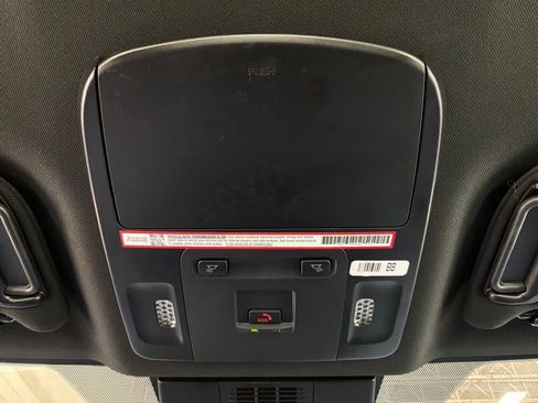 Used 2025 Toyota Camry SE FWD image 17