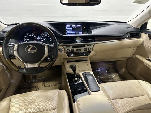 Used 2014 Lexus ES 350 w/ Luxury Package FWD image 29