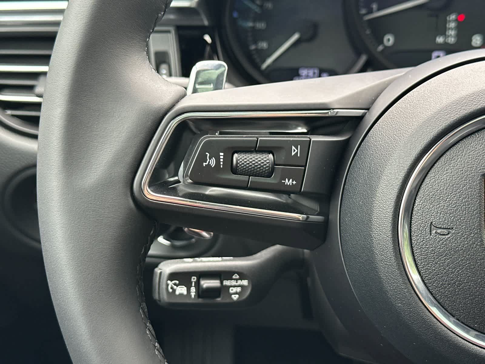 Certified 2026 Porsche Macan AWD/4WD image 27