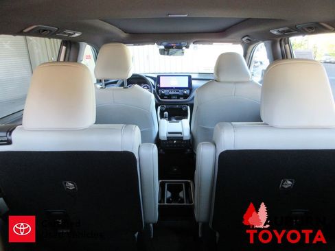 Used 2025 Toyota Grand Highlander AWD Hybrid image 16