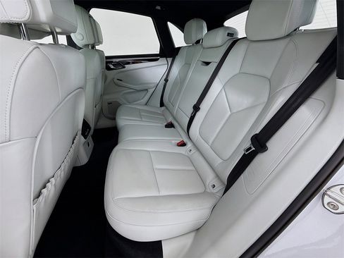 Used 2022 Porsche Macan S image 25