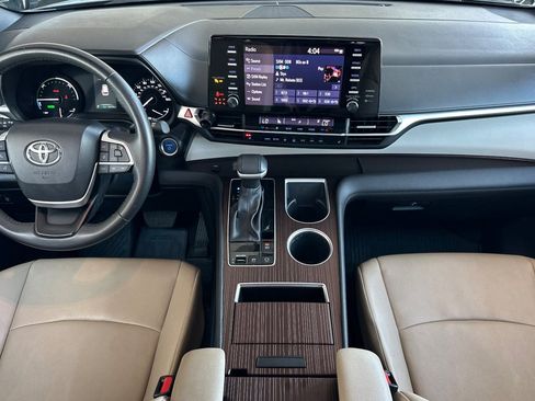 Used 2024 Toyota Sienna XLE image 13