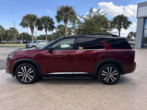 Used 2023 Nissan Pathfinder Platinum image 6