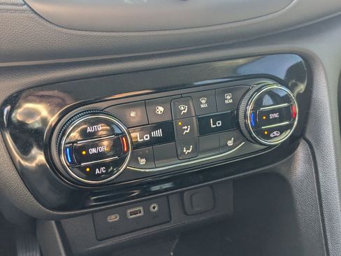 Used 2022 Buick Encore GX Select image 17